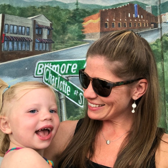 Meet your Posher, Cassie - Picture 8 of 9